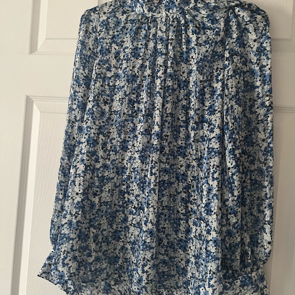 H&M Blue and White A-line High-Low Top